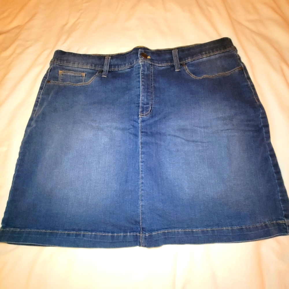 Women's Plus size Croft & Barrow Blue Jean Skort